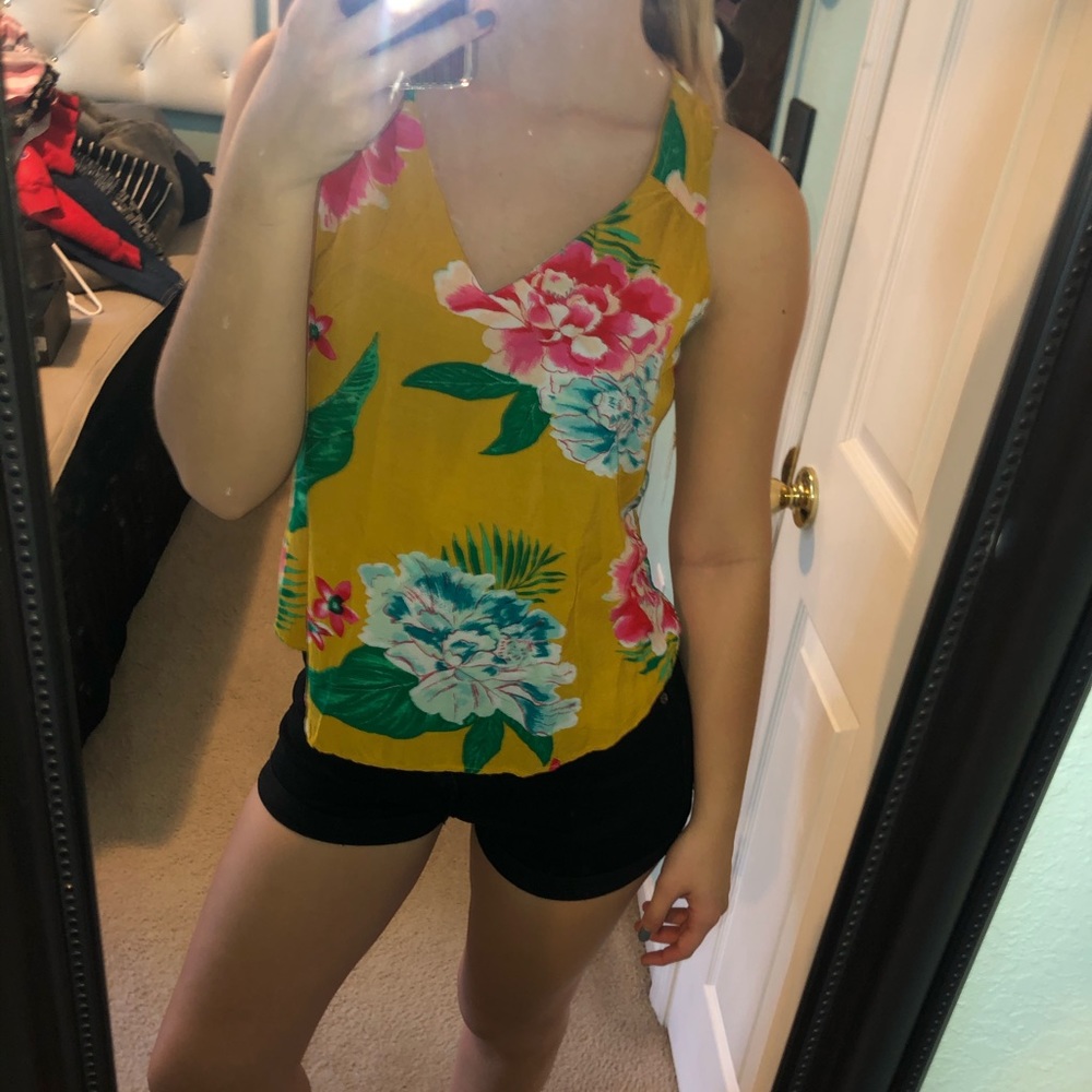 medium old navy flower tank top